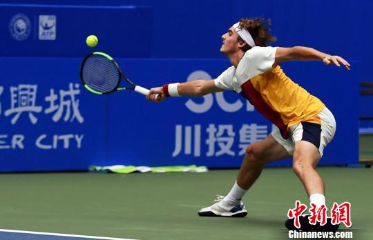 他积极的跑 他积极的跑